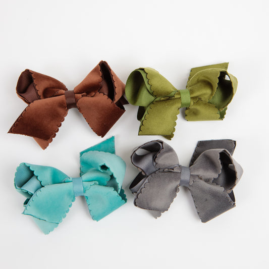 Small Scalloped Edge Bow
